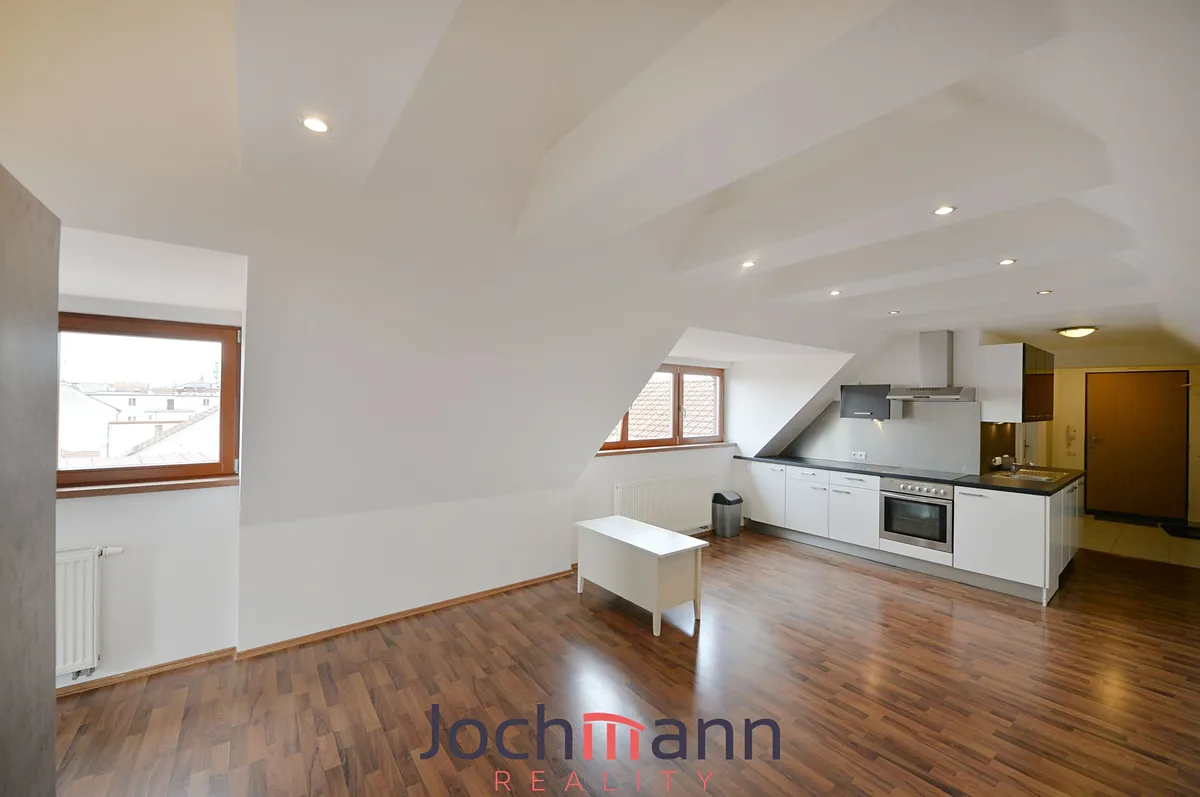 Pronájem bytu 1+kk 62 m²